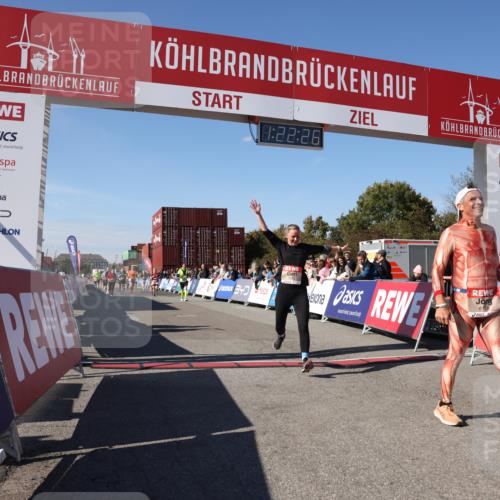 03.10.2025 - Köhlbrandbrückenlauf Lena Gebhardt http://msf.ph/oto/9052379 03.10.2025 13:22:27 Ziel 4239, 5072, 5214, 5272, 5400, 5401, 5720, 5839, 5851, 5929, 6188, 6733 meine-sportfotos.de