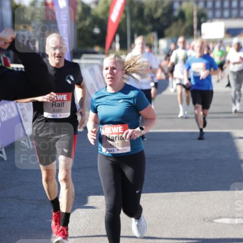 03.10.2025 - Köhlbrandbrückenlauf Jannik Wohlers http://msf.ph/oto/9052384 03.10.2025 13:09:02 Ziel 4057, 4138, 4197, 4346, 4381, 4403, 4505, 4544, 5705, 5842, 5953, 6233, 6372, 6630 meine-sportfotos.de