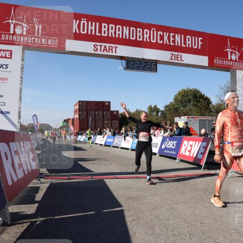 03.10.2025 - Köhlbrandbrückenlauf Lena Gebhardt http://msf.ph/oto/9052386 03.10.2025 13:22:27 Ziel 4239, 5072, 5214, 5272, 5400, 5401, 5720, 5839, 5851, 5929, 6188, 6733 meine-sportfotos.de