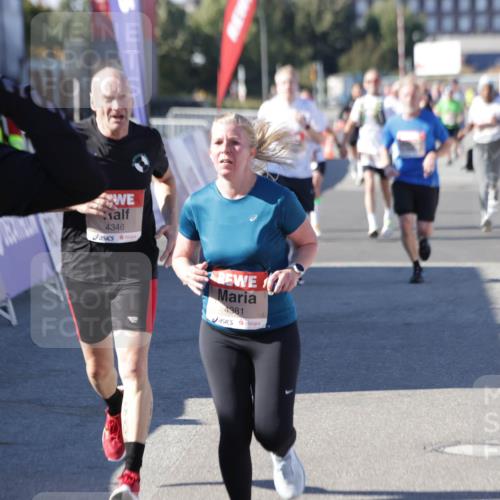 03.10.2025 - Köhlbrandbrückenlauf Jannik Wohlers http://msf.ph/oto/9052387 03.10.2025 13:09:02 Ziel 4057, 4138, 4197, 4346, 4381, 4403, 4505, 4544, 5705, 5842, 5953, 6233, 6372, 6630 meine-sportfotos.de