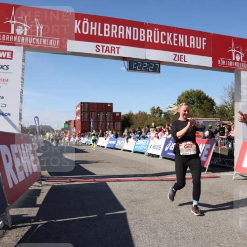 03.10.2025 - Köhlbrandbrückenlauf Lena Gebhardt http://msf.ph/oto/9052404 03.10.2025 13:22:28 Ziel 4239, 4481, 4482, 4508, 5072, 5214, 5272, 5400, 5401, 5839, 5851, 5929, 6188, 6733 meine-sportfotos.de