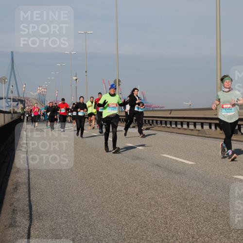 03.10.2025 - Köhlbrandbrückenlauf Fabian Wolf http://msf.ph/oto/9052407 03.10.2025 10:02:09 Position 3 2674 meine-sportfotos.de