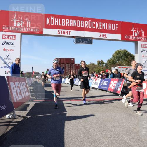 03.10.2025 - Köhlbrandbrückenlauf Lena Gebhardt http://msf.ph/oto/9052408 03.10.2025 13:06:25 Ziel 4124, 4396, 4550, 4658, 4659, 5563, 5641, 5970, 6193, 6850 meine-sportfotos.de