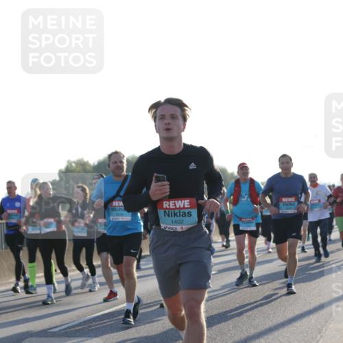 03.10.2025 - Köhlbrandbrückenlauf Jannik Wohlers http://msf.ph/oto/9052411 03.10.2025 09:19:24 Position 3 3229, 1402 meine-sportfotos.de