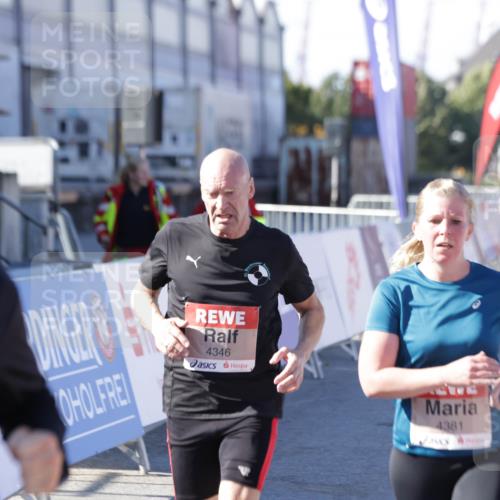 03.10.2025 - Köhlbrandbrückenlauf Jannik Wohlers http://msf.ph/oto/9052417 03.10.2025 13:09:03 Ziel 4057, 4138, 4197, 4346, 4351, 4381, 4403, 4505, 4544, 5242, 5705, 5842, 5953, 6372, 6630, 6814, 6816 meine-sportfotos.de