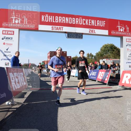 03.10.2025 - Köhlbrandbrückenlauf Lena Gebhardt http://msf.ph/oto/9052418 03.10.2025 13:06:25 Ziel 4124, 4396, 4550, 4658, 4659, 5563, 5641, 5970, 6193, 6850 meine-sportfotos.de