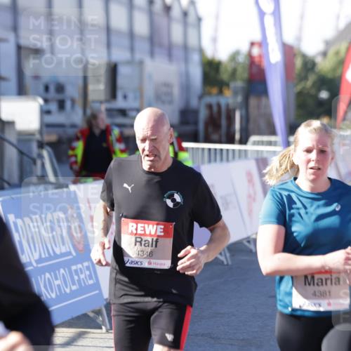 03.10.2025 - Köhlbrandbrückenlauf Jannik Wohlers http://msf.ph/oto/9052423 03.10.2025 13:09:03 Ziel 4057, 4138, 4197, 4346, 4351, 4381, 4403, 4505, 4544, 5242, 5705, 5842, 5953, 6372, 6630, 6814, 6816 meine-sportfotos.de