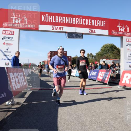 03.10.2025 - Köhlbrandbrückenlauf Lena Gebhardt http://msf.ph/oto/9052428 03.10.2025 13:06:25 Ziel 4124, 4396, 4550, 4658, 4659, 5563, 5641, 5970, 6193, 6850 meine-sportfotos.de