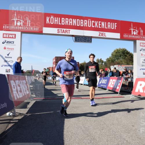 03.10.2025 - Köhlbrandbrückenlauf Lena Gebhardt http://msf.ph/oto/9052437 03.10.2025 13:06:25 Ziel 4124, 4396, 4550, 4658, 4659, 5563, 5641, 5970, 6193, 6850 meine-sportfotos.de