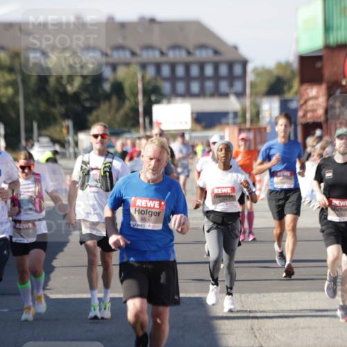 03.10.2025 - Köhlbrandbrückenlauf Jannik Wohlers http://msf.ph/oto/9052444 03.10.2025 13:09:04 Ziel 4057, 4138, 4197, 4346, 4351, 4381, 4403, 4505, 4544, 5242, 5705, 5842, 5953, 6372, 6630, 6814, 6816 meine-sportfotos.de