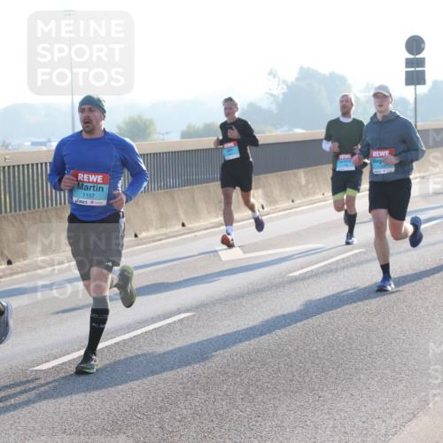 03.10.2025 - Köhlbrandbrückenlauf Lena Gebhardt http://msf.ph/oto/9052451 03.10.2025 09:15:17 Position 1 1122, 1157, 1150 meine-sportfotos.de