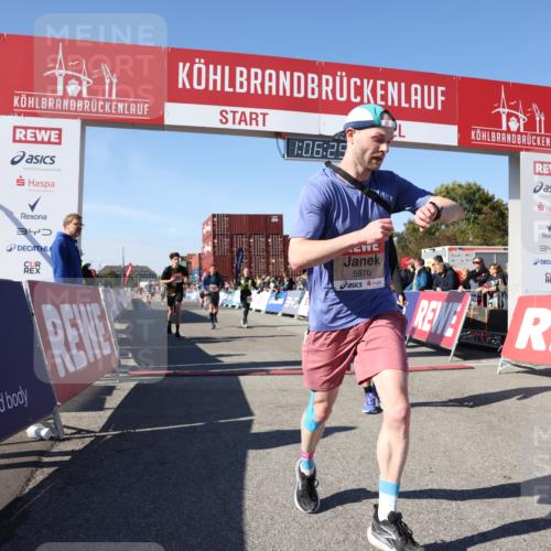 03.10.2025 - Köhlbrandbrückenlauf Lena Gebhardt http://msf.ph/oto/9052455 03.10.2025 13:06:26 Ziel 4015, 4122, 4124, 4396, 4550, 4658, 4659, 5563, 5641, 5970, 6193 meine-sportfotos.de