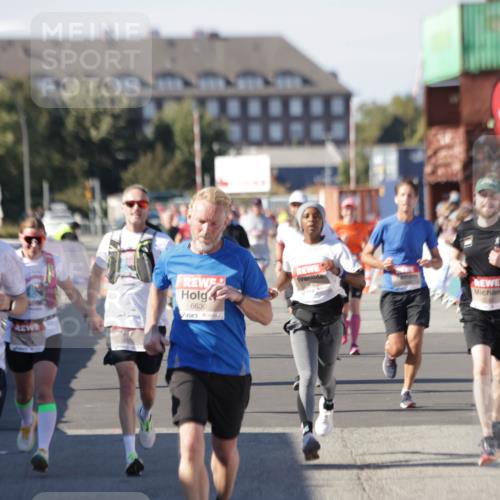03.10.2025 - Köhlbrandbrückenlauf Jannik Wohlers http://msf.ph/oto/9052457 03.10.2025 13:09:05 Ziel 4057, 4138, 4197, 4346, 4351, 4381, 4403, 4486, 4505, 4901, 5242, 5705, 5842, 5953, 6372, 6562, 6630, 6814, 6816 meine-sportfotos.de