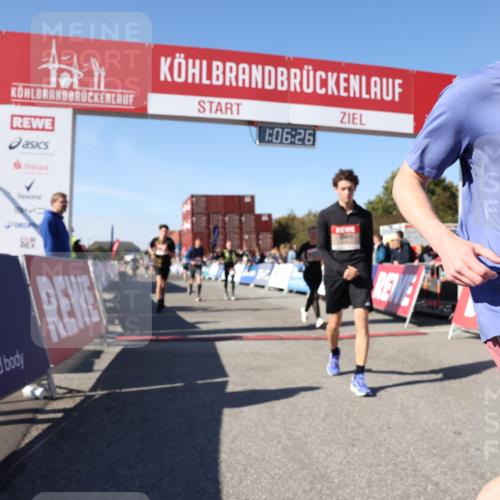 03.10.2025 - Köhlbrandbrückenlauf Lena Gebhardt http://msf.ph/oto/9052462 03.10.2025 13:06:26 Ziel 4015, 4122, 4124, 4396, 4550, 4658, 4659, 5563, 5641, 5970, 6193 meine-sportfotos.de