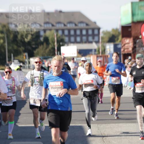 03.10.2025 - Köhlbrandbrückenlauf Jannik Wohlers http://msf.ph/oto/9052463 03.10.2025 13:09:05 Ziel 4057, 4138, 4197, 4346, 4351, 4381, 4403, 4486, 4505, 4901, 5242, 5705, 5842, 5953, 6372, 6562, 6630, 6814, 6816 meine-sportfotos.de