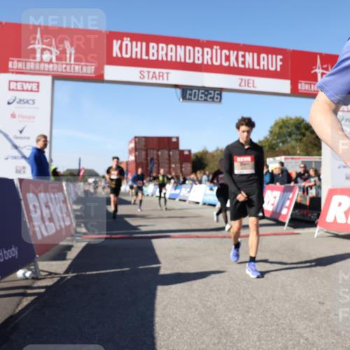 03.10.2025 - Köhlbrandbrückenlauf Lena Gebhardt http://msf.ph/oto/9052470 03.10.2025 13:06:26 Ziel 4015, 4122, 4124, 4396, 4550, 4658, 4659, 5563, 5641, 5970, 6193 meine-sportfotos.de