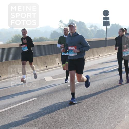 03.10.2025 - Köhlbrandbrückenlauf Lena Gebhardt http://msf.ph/oto/9052473 03.10.2025 09:15:18 Position 1  meine-sportfotos.de