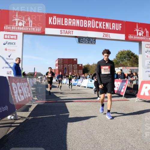 03.10.2025 - Köhlbrandbrückenlauf Lena Gebhardt http://msf.ph/oto/9052478 03.10.2025 13:06:26 Ziel 4015, 4122, 4124, 4396, 4550, 4658, 4659, 5563, 5641, 5970, 6193 meine-sportfotos.de
