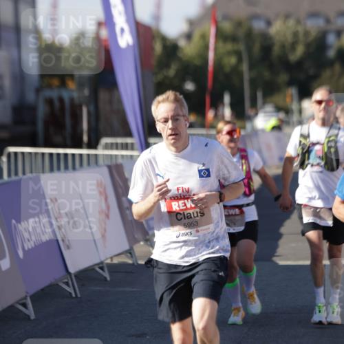 03.10.2025 - Köhlbrandbrückenlauf Jannik Wohlers http://msf.ph/oto/9052500 03.10.2025 13:09:06 Ziel 4057, 4138, 4197, 4346, 4351, 4381, 4403, 4486, 4505, 4901, 5242, 5705, 5842, 5953, 6372, 6562, 6630, 6814, 6816 meine-sportfotos.de