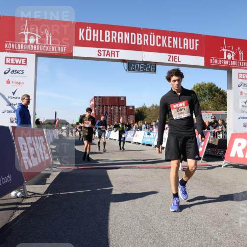 03.10.2025 - Köhlbrandbrückenlauf Lena Gebhardt http://msf.ph/oto/9052502 03.10.2025 13:06:27 Ziel 4015, 4122, 4124, 4396, 4550, 4658, 4659, 5563, 5641, 5970, 6193 meine-sportfotos.de