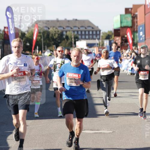 03.10.2025 - Köhlbrandbrückenlauf Jannik Wohlers http://msf.ph/oto/9052503 03.10.2025 13:09:07 Ziel 4057, 4197, 4346, 4351, 4377, 4381, 4403, 4486, 4505, 4901, 5242, 5842, 5953, 6372, 6562, 6630, 6814, 6816 meine-sportfotos.de
