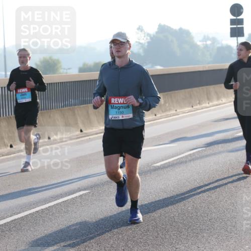 03.10.2025 - Köhlbrandbrückenlauf Lena Gebhardt http://msf.ph/oto/9052509 03.10.2025 09:15:18 Position 1 1150 meine-sportfotos.de