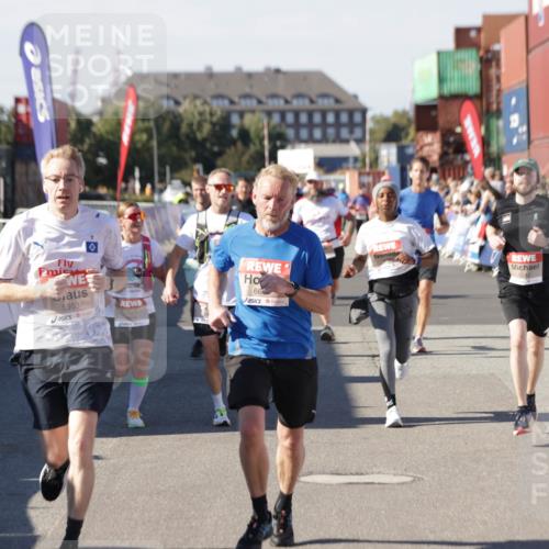 03.10.2025 - Köhlbrandbrückenlauf Jannik Wohlers http://msf.ph/oto/9052511 03.10.2025 13:09:07 Ziel 4057, 4197, 4346, 4351, 4377, 4381, 4403, 4486, 4505, 4901, 5242, 5842, 5953, 6372, 6562, 6630, 6814, 6816 meine-sportfotos.de