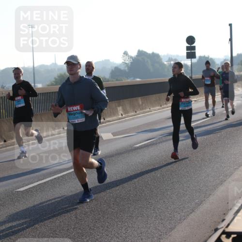 03.10.2025 - Köhlbrandbrückenlauf Lena Gebhardt http://msf.ph/oto/9052514 03.10.2025 09:15:19 Position 1 1150 meine-sportfotos.de