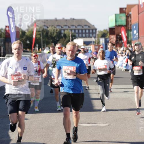 03.10.2025 - Köhlbrandbrückenlauf Jannik Wohlers http://msf.ph/oto/9052516 03.10.2025 13:09:07 Ziel 4057, 4197, 4346, 4351, 4377, 4381, 4403, 4486, 4505, 4901, 5242, 5842, 5953, 6372, 6562, 6630, 6814, 6816 meine-sportfotos.de