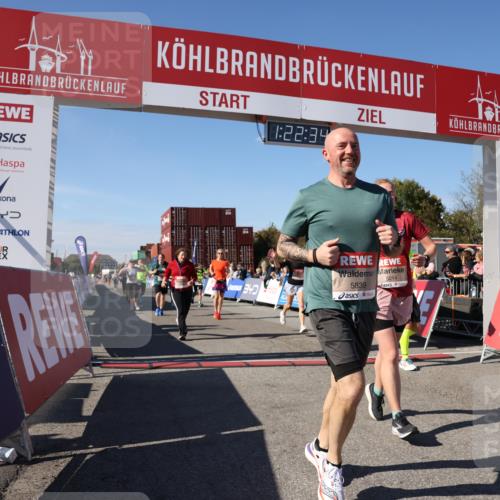03.10.2025 - Köhlbrandbrückenlauf Lena Gebhardt http://msf.ph/oto/9052518 03.10.2025 13:22:34 Ziel 4481, 4482, 4508, 5122, 5125, 5167, 5213, 5214, 5272, 5675, 5839, 5928, 5933, 5982, 6188, 6300, 6413, 6733 meine-sportfotos.de
