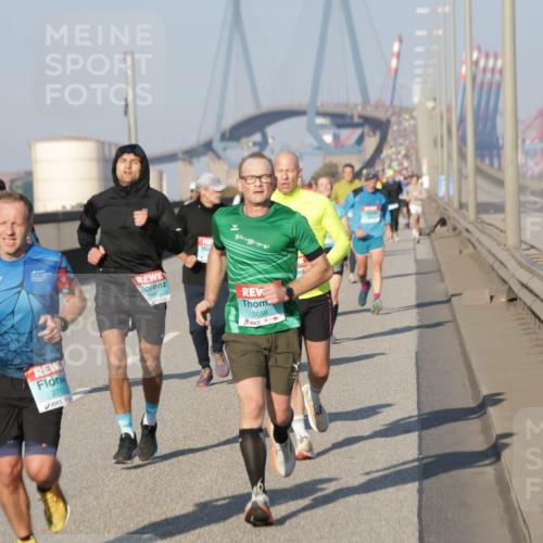 03.10.2025 - Köhlbrandbrückenlauf Jannik Wohlers http://msf.ph/oto/9052519 03.10.2025 09:46:52 Position 3 2712, 948, 3658 meine-sportfotos.de