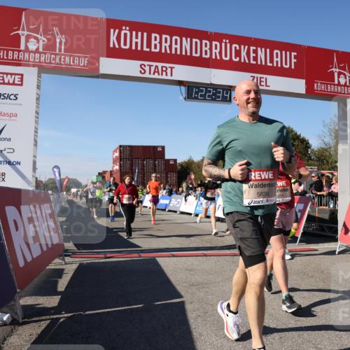 03.10.2025 - Köhlbrandbrückenlauf Lena Gebhardt http://msf.ph/oto/9052524 03.10.2025 13:22:34 Ziel 4481, 4482, 4508, 5122, 5125, 5167, 5213, 5214, 5272, 5675, 5839, 5928, 5933, 5982, 6188, 6300, 6413, 6733 meine-sportfotos.de