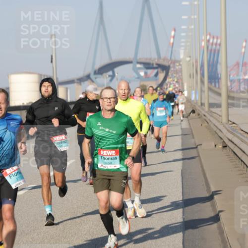 03.10.2025 - Köhlbrandbrückenlauf Jannik Wohlers http://msf.ph/oto/9052528 03.10.2025 09:46:52 Position 3 2712, 2948, 3658, 68 meine-sportfotos.de