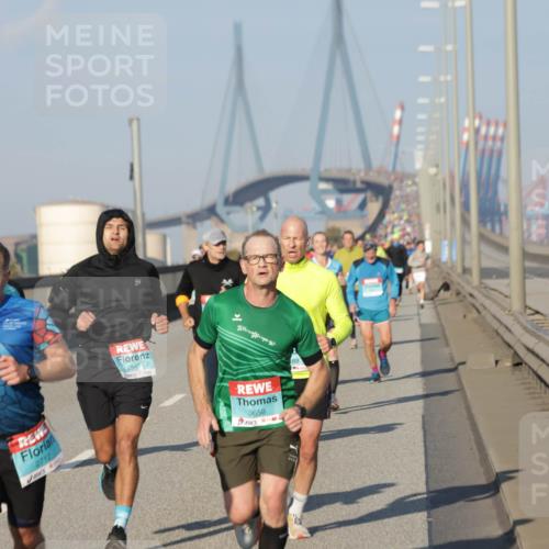 03.10.2025 - Köhlbrandbrückenlauf Jannik Wohlers http://msf.ph/oto/9052531 03.10.2025 09:46:52 Position 3 2712, 29487, 1, 68, 3658 meine-sportfotos.de