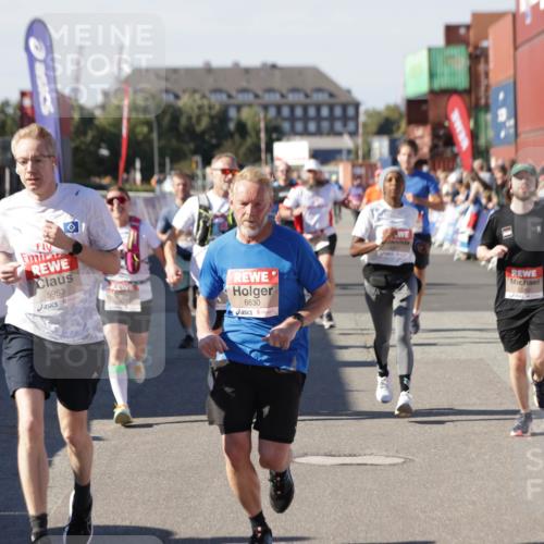 03.10.2025 - Köhlbrandbrückenlauf Jannik Wohlers http://msf.ph/oto/9052534 03.10.2025 13:09:07 Ziel 4057, 4197, 4346, 4351, 4377, 4381, 4403, 4486, 4505, 4901, 5242, 5842, 5953, 6372, 6562, 6630, 6814, 6816 meine-sportfotos.de