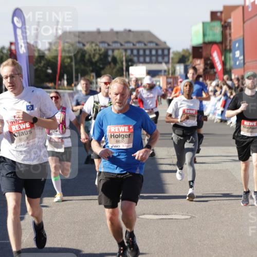 03.10.2025 - Köhlbrandbrückenlauf Jannik Wohlers http://msf.ph/oto/9052542 03.10.2025 13:09:07 Ziel 4057, 4197, 4346, 4351, 4377, 4381, 4403, 4486, 4505, 4901, 5242, 5842, 5953, 6372, 6562, 6630, 6814, 6816 meine-sportfotos.de