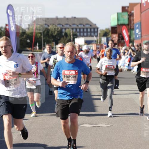03.10.2025 - Köhlbrandbrückenlauf Jannik Wohlers http://msf.ph/oto/9052545 03.10.2025 13:09:07 Ziel 4057, 4197, 4346, 4351, 4377, 4381, 4403, 4486, 4505, 4901, 5242, 5842, 5953, 6372, 6562, 6630, 6814, 6816 meine-sportfotos.de