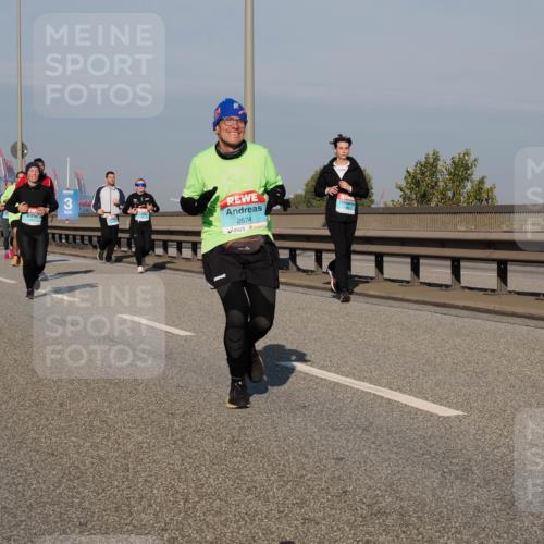 03.10.2025 - Köhlbrandbrückenlauf Fabian Wolf http://msf.ph/oto/9052552 03.10.2025 10:02:13 Position 3 3, 2674 meine-sportfotos.de