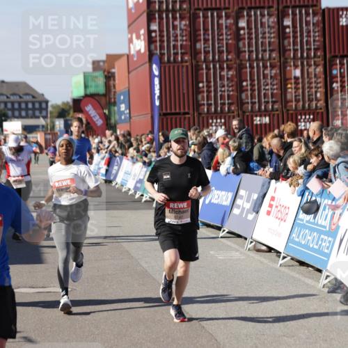 03.10.2025 - Köhlbrandbrückenlauf Jannik Wohlers http://msf.ph/oto/9052570 03.10.2025 13:09:08 Ziel 4057, 4197, 4346, 4351, 4377, 4381, 4403, 4486, 4505, 4901, 5242, 5740, 5953, 6372, 6562, 6630, 6814, 6816 meine-sportfotos.de