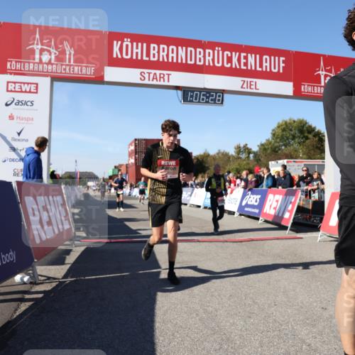 03.10.2025 - Köhlbrandbrückenlauf Lena Gebhardt http://msf.ph/oto/9052573 03.10.2025 13:06:28 Ziel 4015, 4122, 4124, 4396, 4550, 4658, 4659, 5563, 5641, 5970, 6193 meine-sportfotos.de