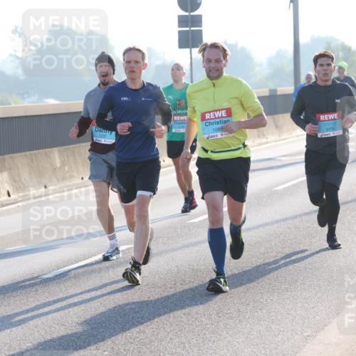 03.10.2025 - Köhlbrandbrückenlauf Lena Gebhardt http://msf.ph/oto/9052575 03.10.2025 09:15:21 Position 1 1237, 1083, 3775 meine-sportfotos.de