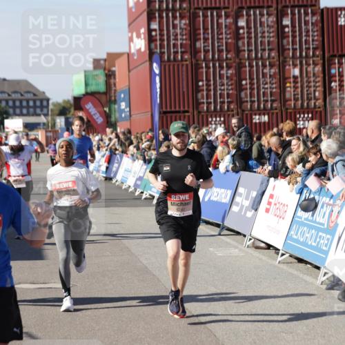 03.10.2025 - Köhlbrandbrückenlauf Jannik Wohlers http://msf.ph/oto/9052578 03.10.2025 13:09:08 Ziel 4057, 4197, 4346, 4351, 4377, 4381, 4403, 4486, 4505, 4901, 5242, 5740, 5953, 6372, 6562, 6630, 6814, 6816 meine-sportfotos.de