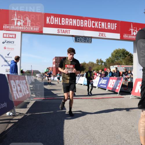 03.10.2025 - Köhlbrandbrückenlauf Lena Gebhardt http://msf.ph/oto/9052581 03.10.2025 13:06:28 Ziel 4015, 4122, 4124, 4396, 4550, 4658, 4659, 5563, 5641, 5970, 6193 meine-sportfotos.de