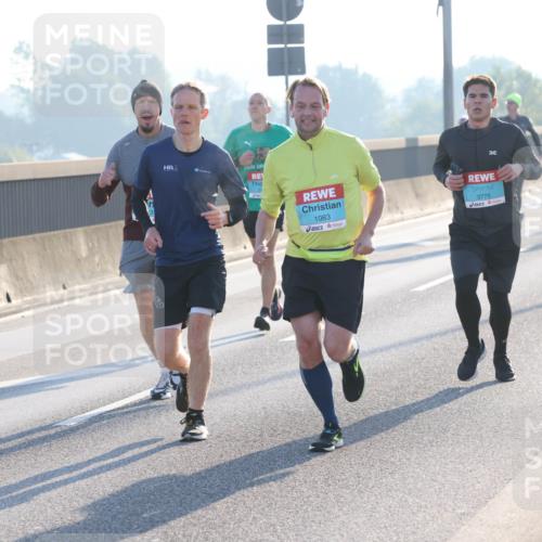 03.10.2025 - Köhlbrandbrückenlauf Lena Gebhardt http://msf.ph/oto/9052584 03.10.2025 09:15:21 Position 1 1083, 3775 meine-sportfotos.de
