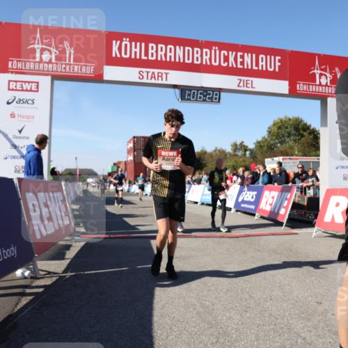 03.10.2025 - Köhlbrandbrückenlauf Lena Gebhardt http://msf.ph/oto/9052587 03.10.2025 13:06:28 Ziel 4015, 4122, 4124, 4396, 4550, 4658, 4659, 5563, 5641, 5970, 6193 meine-sportfotos.de