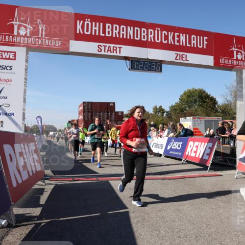 03.10.2025 - Köhlbrandbrückenlauf Lena Gebhardt http://msf.ph/oto/9052592 03.10.2025 13:22:36 Ziel 4481, 4482, 4508, 5122, 5125, 5167, 5213, 5214, 5675, 5839, 5928, 5933, 5982, 6261, 6300, 6413, 6733 meine-sportfotos.de