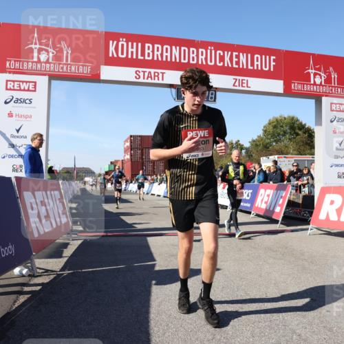 03.10.2025 - Köhlbrandbrückenlauf Lena Gebhardt http://msf.ph/oto/9052600 03.10.2025 13:06:29 Ziel 4015, 4122, 4124, 4151, 4396, 4550, 4658, 4659, 5563, 5641, 5970, 6193 meine-sportfotos.de