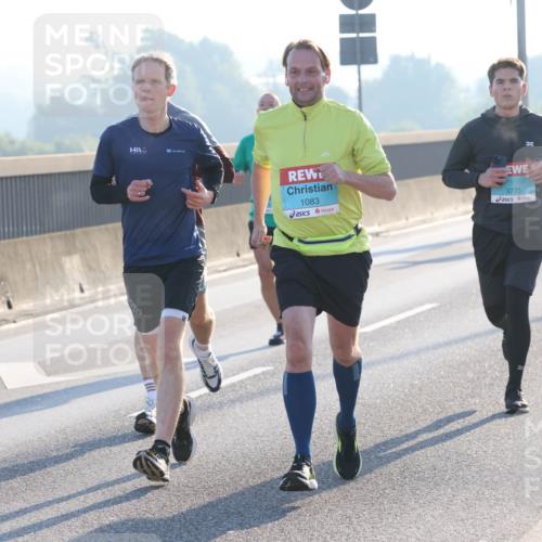 03.10.2025 - Köhlbrandbrückenlauf Lena Gebhardt http://msf.ph/oto/9052602 03.10.2025 09:15:22 Position 1 1083, 3775 meine-sportfotos.de