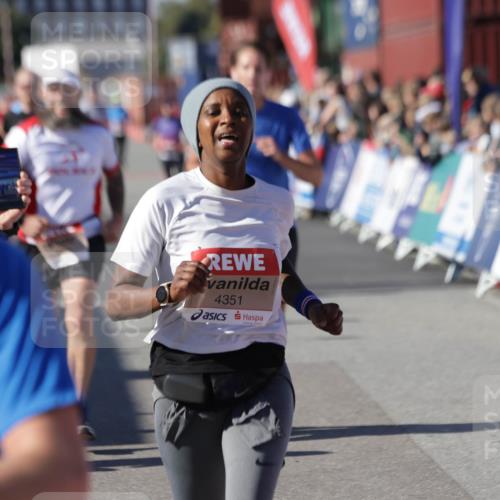 03.10.2025 - Köhlbrandbrückenlauf Jannik Wohlers http://msf.ph/oto/9052606 03.10.2025 13:09:09 Ziel 4057, 4197, 4346, 4351, 4377, 4381, 4403, 4486, 4505, 4901, 5242, 5740, 5953, 6372, 6562, 6630, 6814, 6816 meine-sportfotos.de