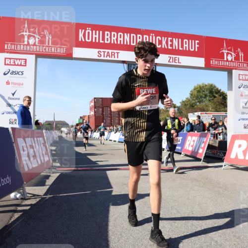 03.10.2025 - Köhlbrandbrückenlauf Lena Gebhardt http://msf.ph/oto/9052607 03.10.2025 13:06:29 Ziel 4015, 4122, 4124, 4151, 4396, 4550, 4658, 4659, 5563, 5641, 5970, 6193 meine-sportfotos.de